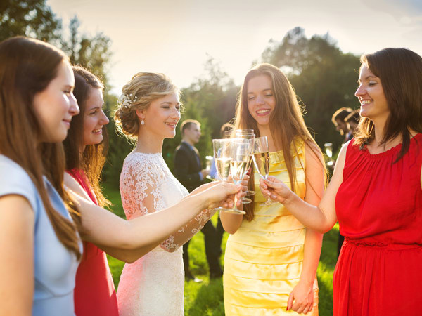 Sé la invitada mejor vestida... ¡sin opacar a la novia!