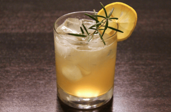 Bulleit Apple Sour y noche de chicas