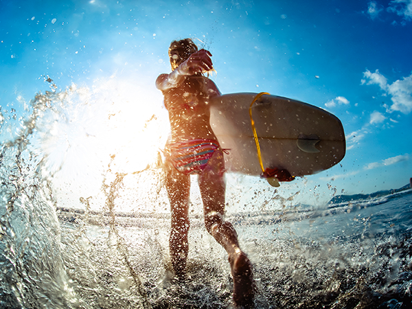 Los mejores destinos para aprender a surfear en Latinoamérica