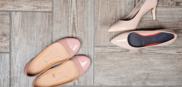 Si tus zapatos favoritos te aprietan, aquí tenemos la solución
