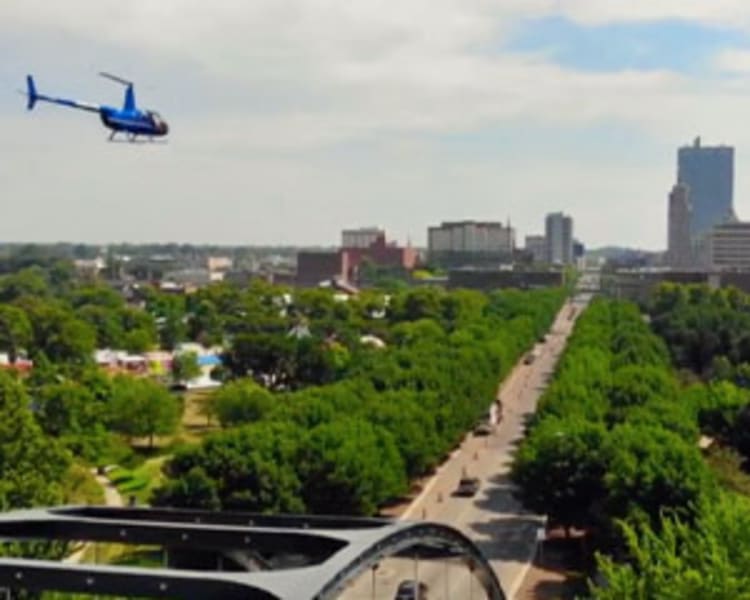 Image of Helicopter Tour Fort Wayne, Deluxe Flight - 30 Minutes