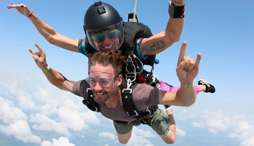 Skydiving Chicago Weekday - 14,000ft Jump