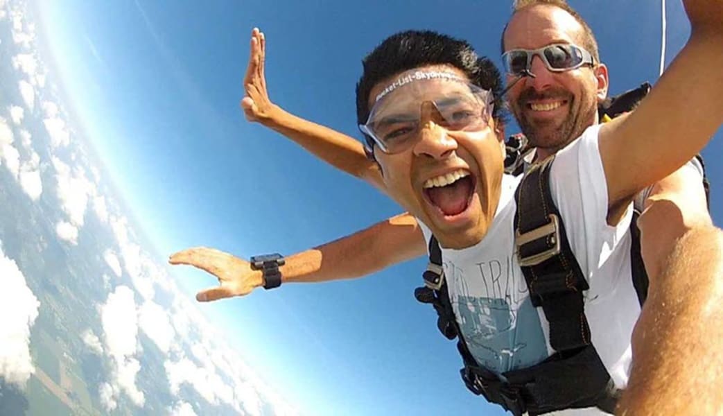Skydive Detroit - 10,000ft Jump Weekdays