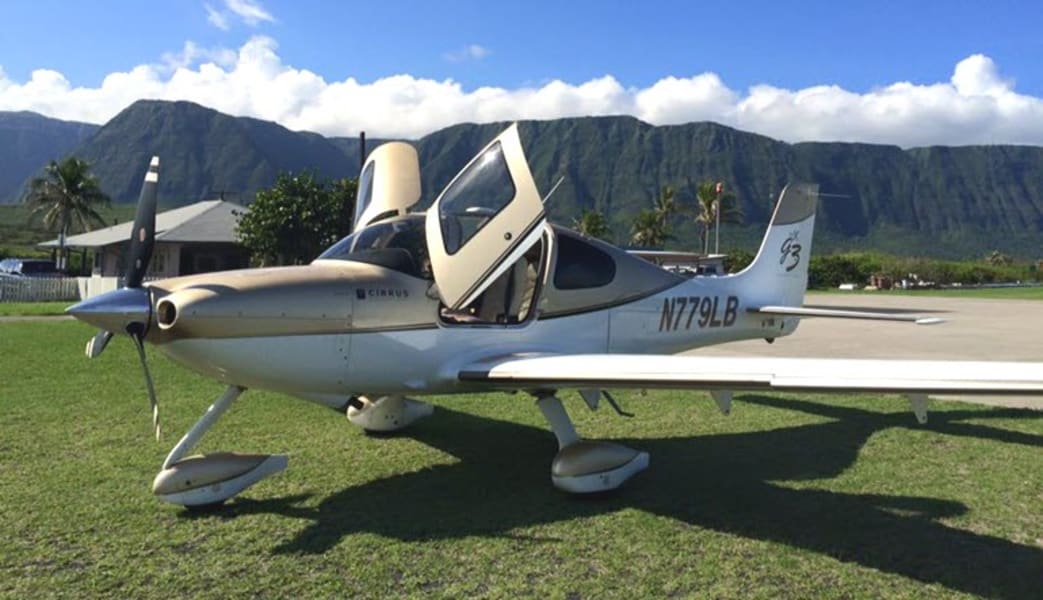 Image of Discovery Flight Lesson Maui, Molokai - 90 Minutes - Bring 2 Passengers for Free!