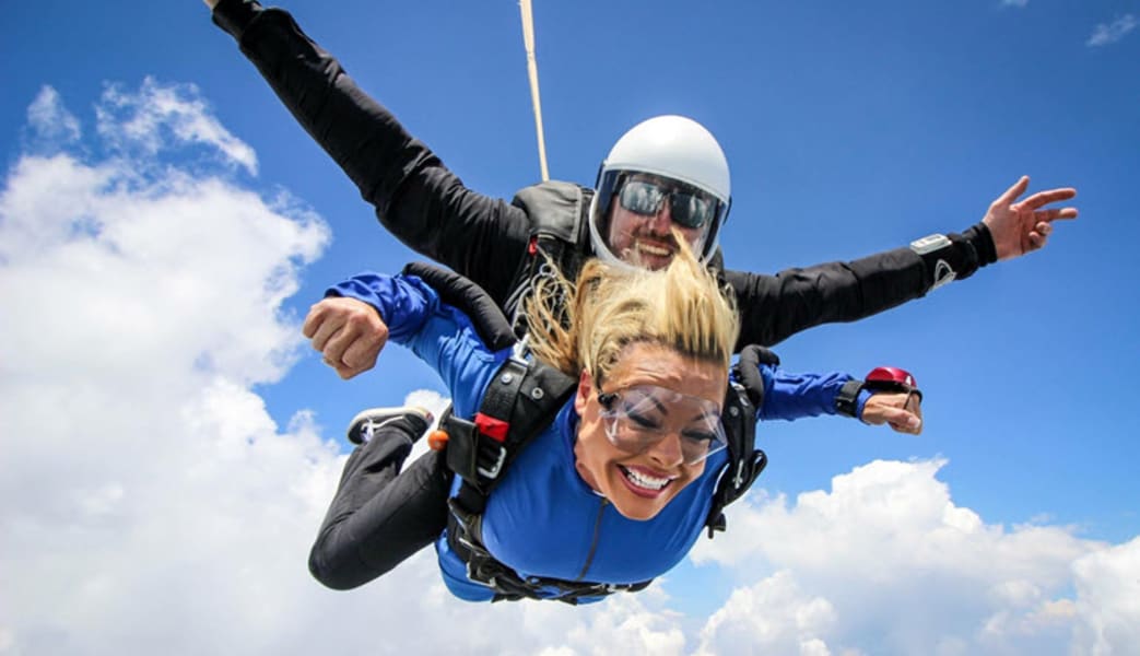 Skydiving Houston, Rosharon - 14,000ft Jump Weekdays