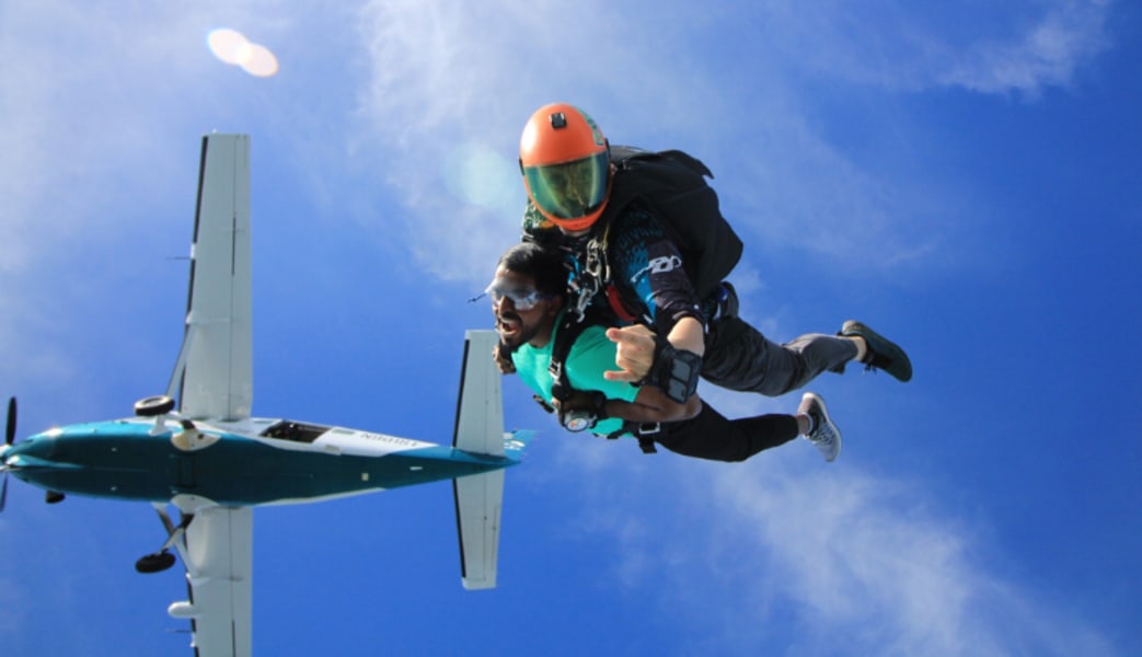 Skydiving In Chicago Weekday - 14,000ft Jump