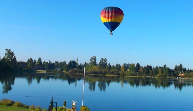 Hot Air Balloon Ride Seattle - 1 Hour Morning Flight  Lake