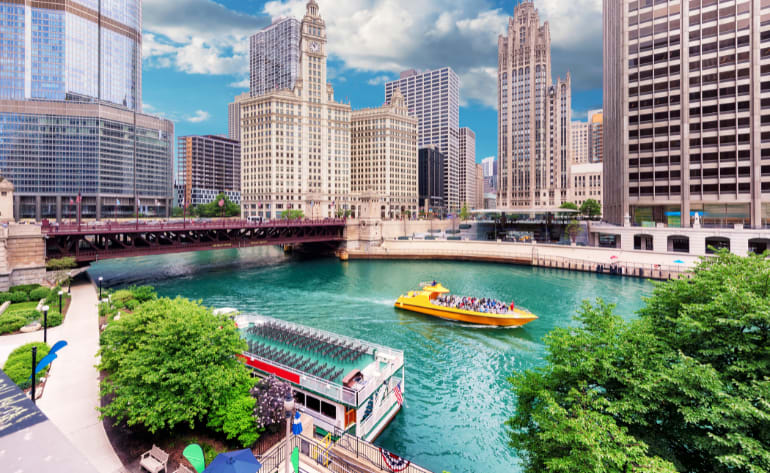 Chicago River and Lake Speedboat Tour, 75 Mins