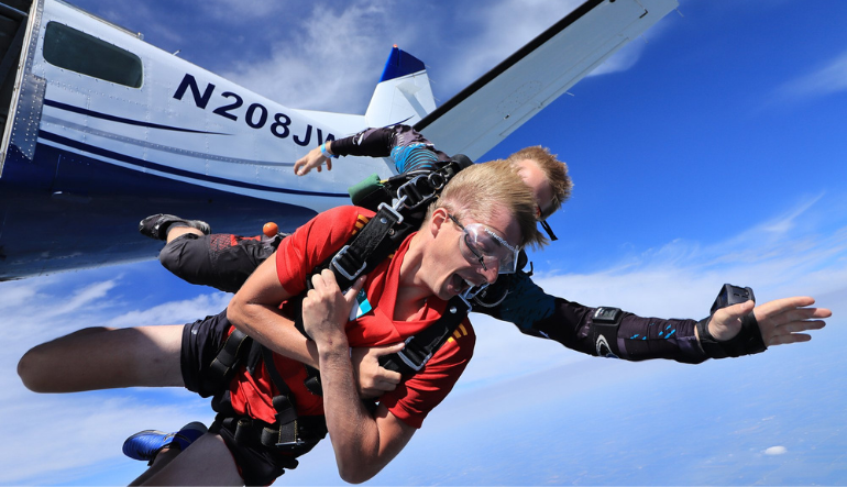 Image of Skydiving in Chicago - WEEKEND SPECIAL - 14,000ft Jump