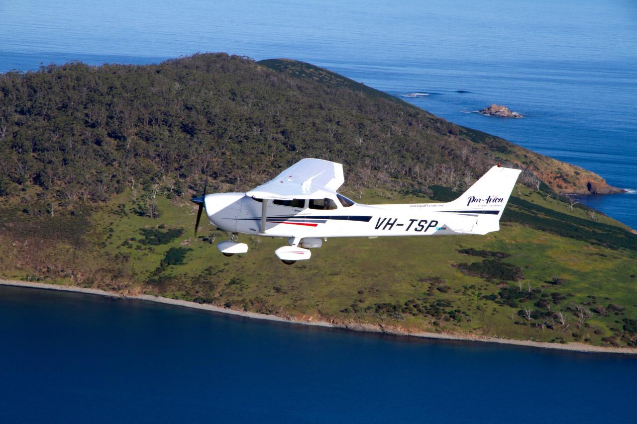 Hands-on Trial Instructional Flight, 30 minutes - Hobart