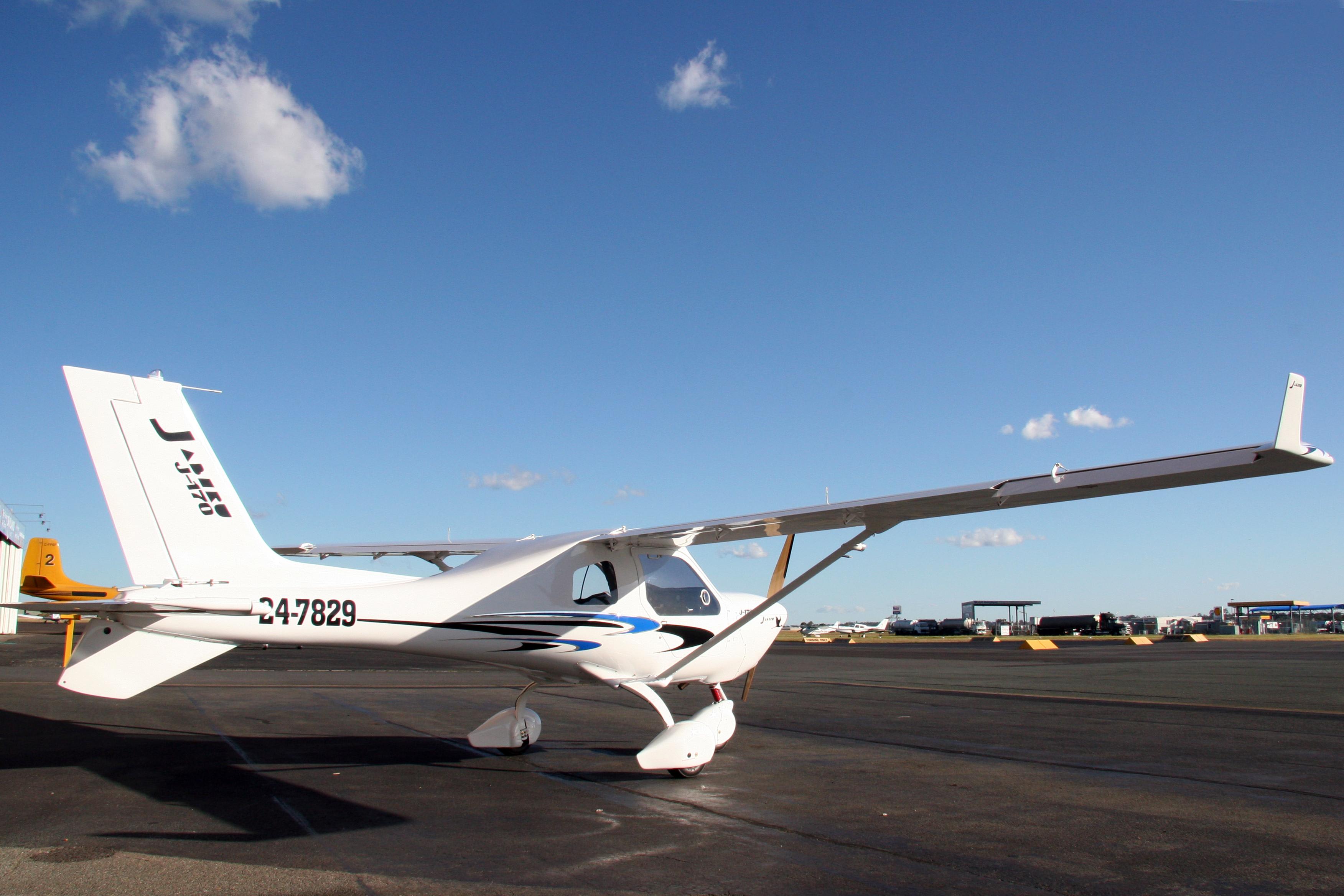 Learn to Fly Discovery Flight with Video, Brisbane - 30 Minutes