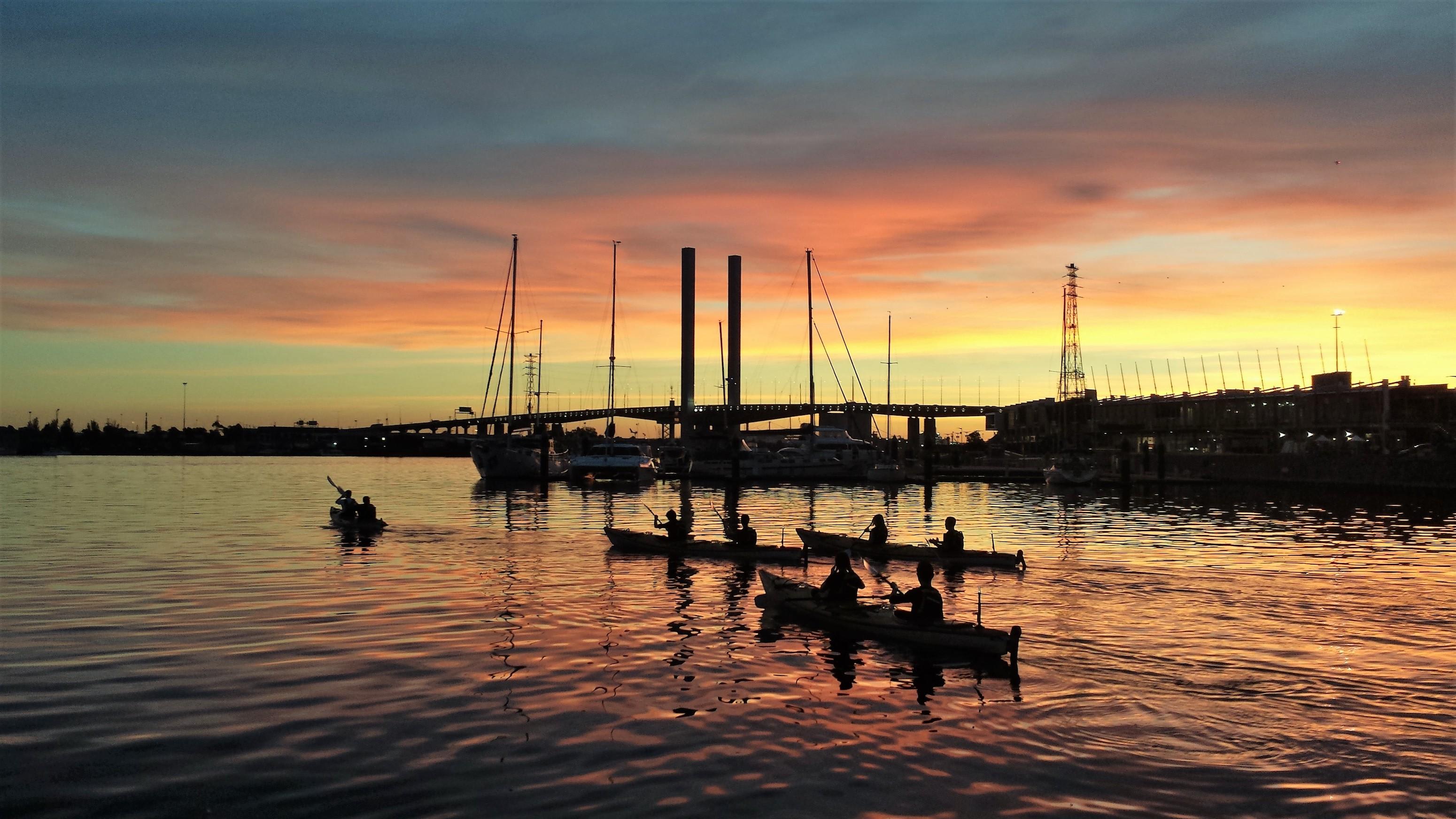 moonlit melbourne city kayak tour with dinner