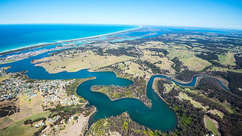 Scenic Helicopter Flight, 12 Minutes - Lakes Entrance ...