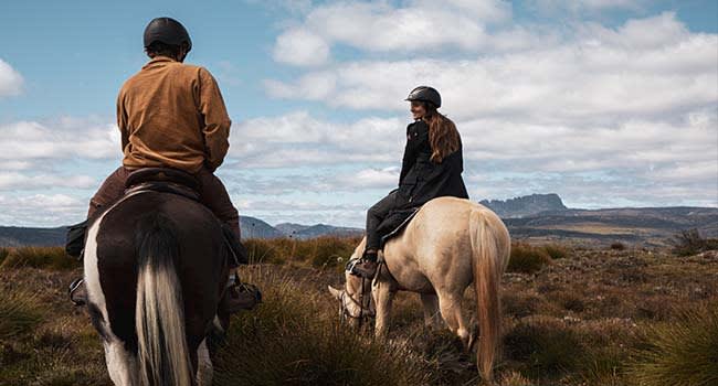 Horse trail ride around Cradle Mountain