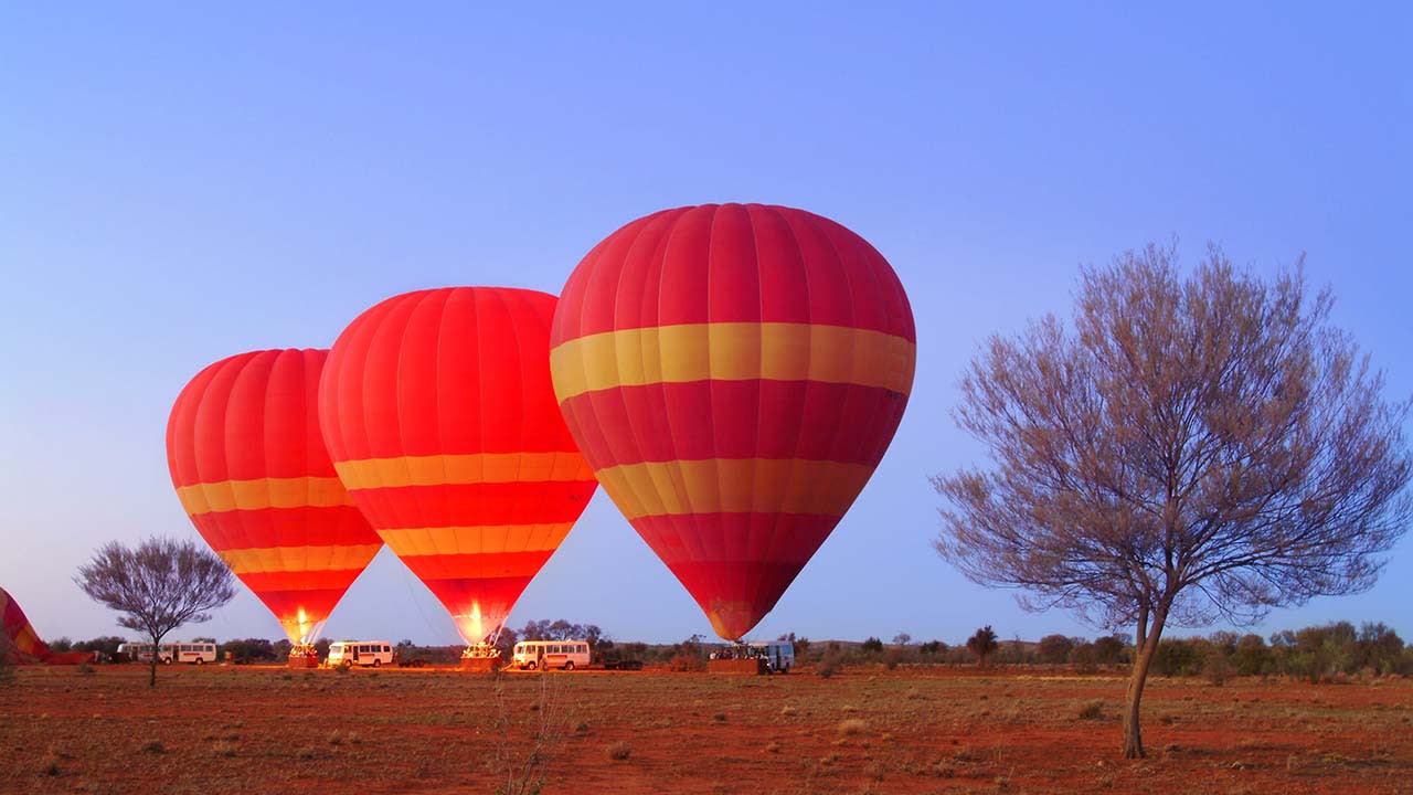 15 amazing places to hot air balloon in Australia