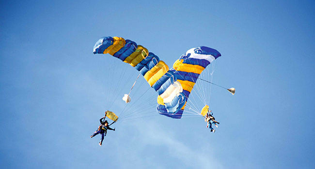 Skydiving Skydiving