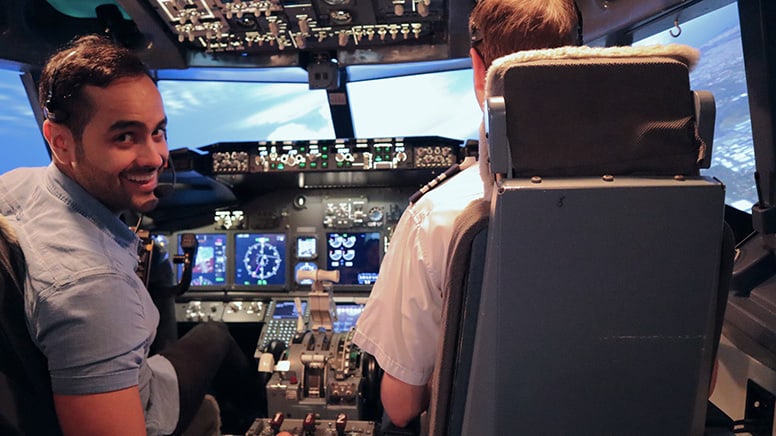 Boeing 737 Flight Simulator, Sydney - 1 Hour Shared Flight For Up To 3!