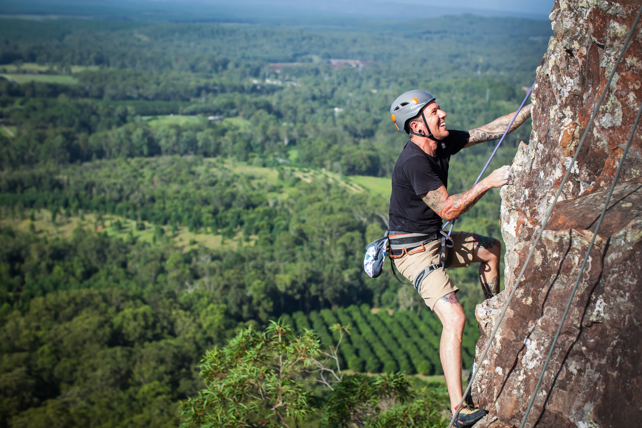 Climber перевод. Abseiling/Rappelling. Abseiling спорт. Rock Climbing. Abseiling картинки.