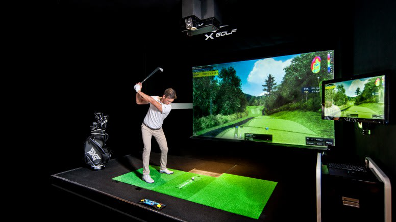 Indoor Golf Simulator with Pizza and Drink - Sydney - For up to 4