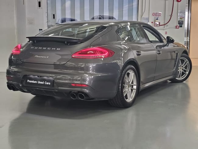 2016 Porsche Panamera 4