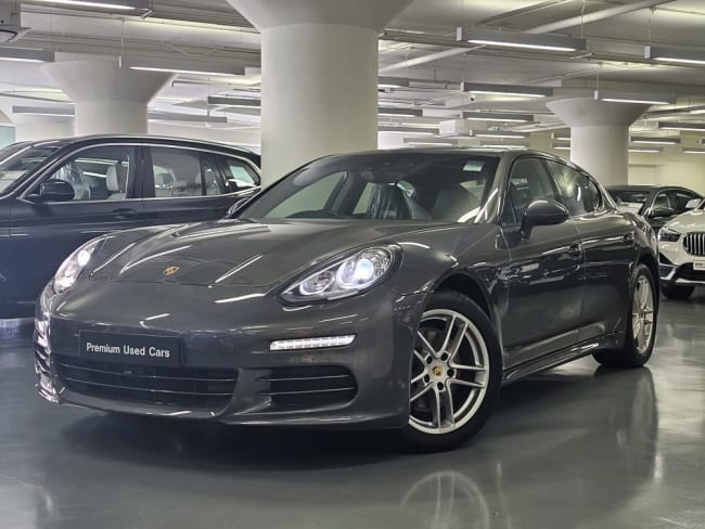 2016 Porsche Panamera 4