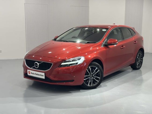 2018 Volvo V40 T4 MOMENTUM