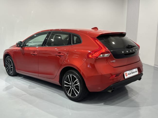 2018 Volvo V40 T4 MOMENTUM