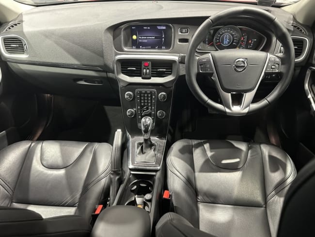 2018 Volvo V40 T4 MOMENTUM