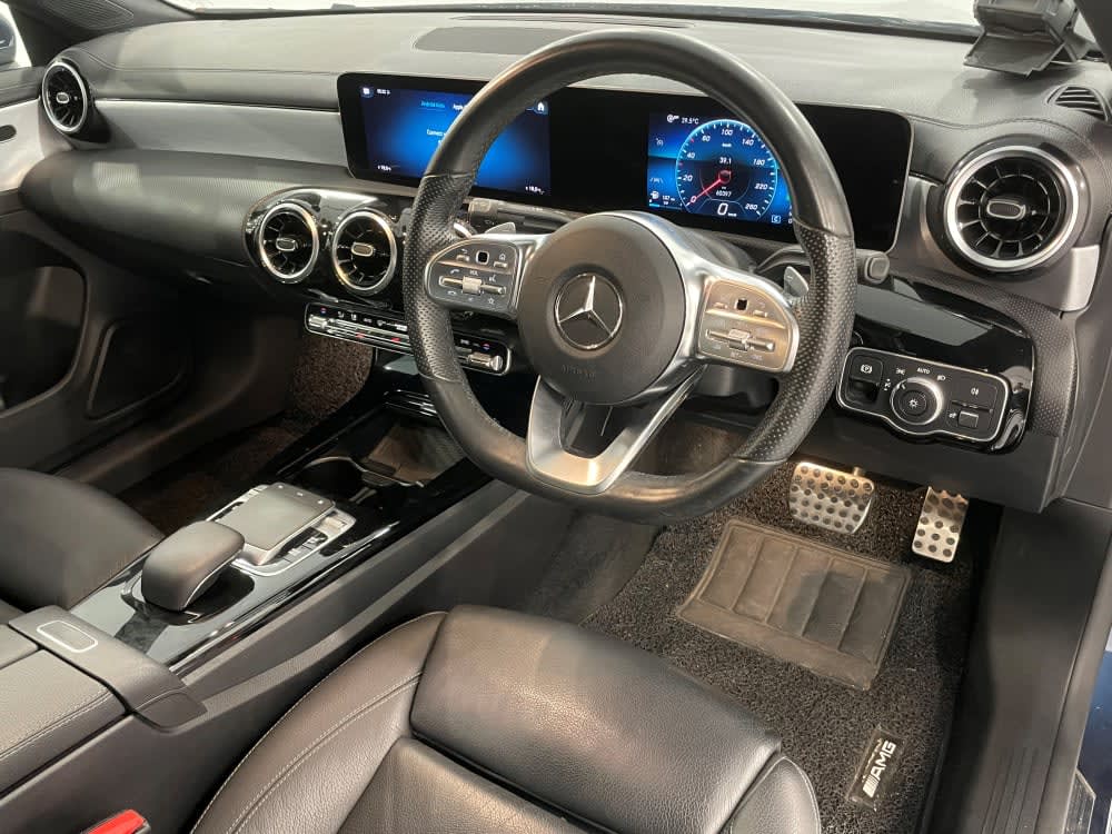 Mercedes Benz CLA180 AMG LINE 