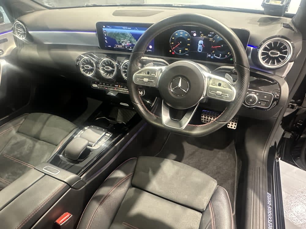 Mercedes Benz A200 PREMIUM AMG LINE 