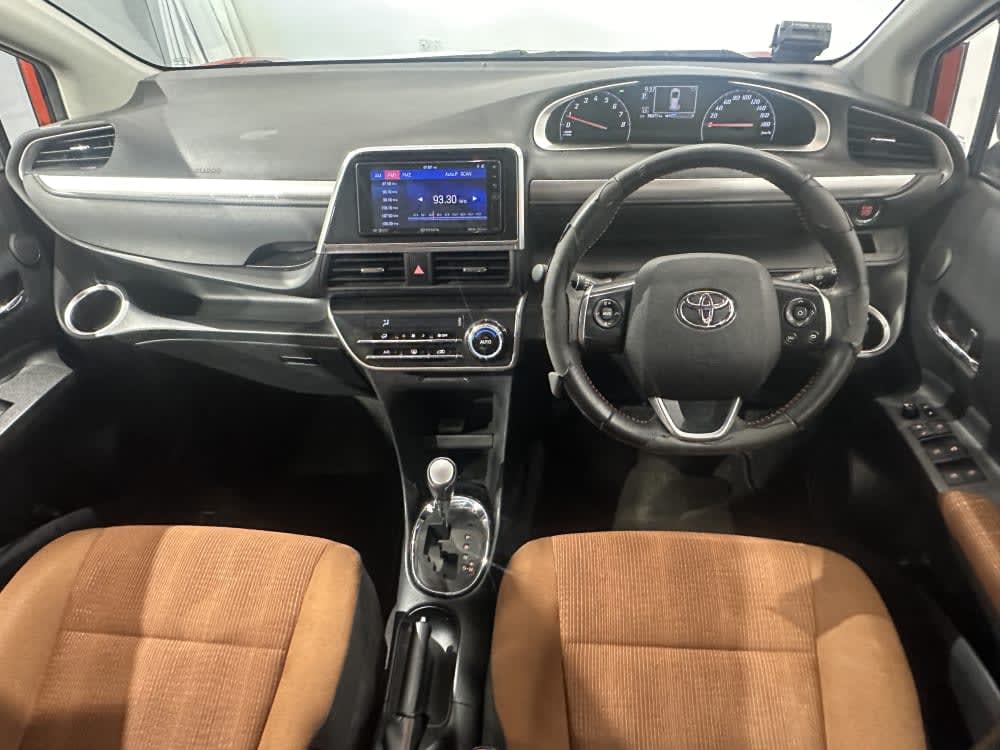 Toyota SIENTA 1.5 ELEGANCE 