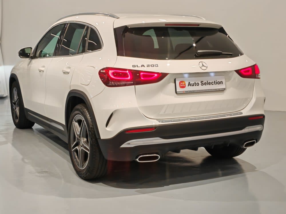 Mercedes Benz GLA200 AMG LINE 