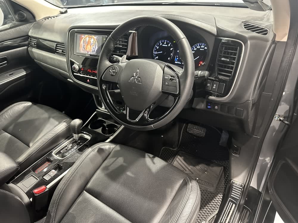 Mitsubishi OUTLANDER 2.0 