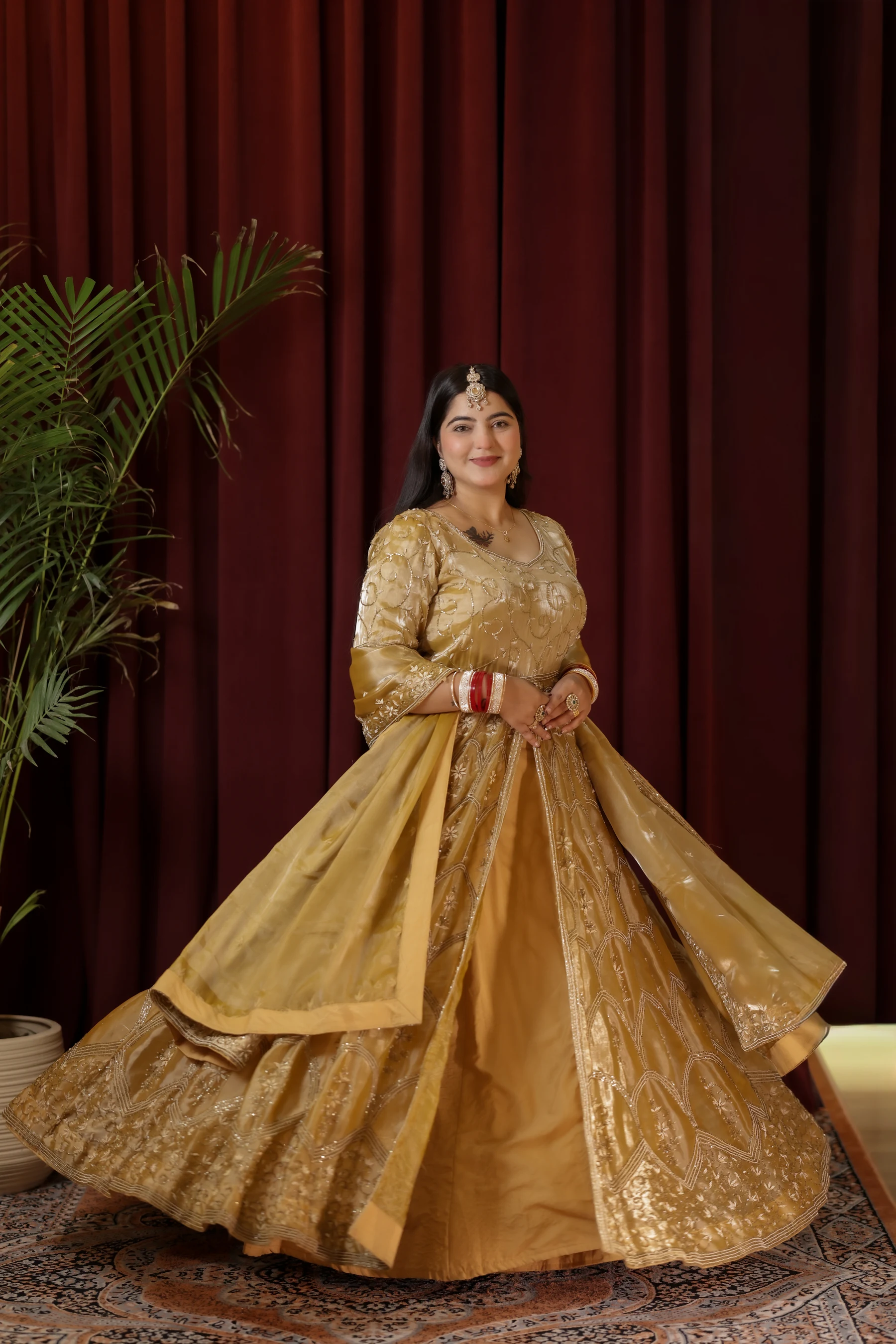Zarina Antique Gold Metallic Tissue Kalidar Set thumbnail 5