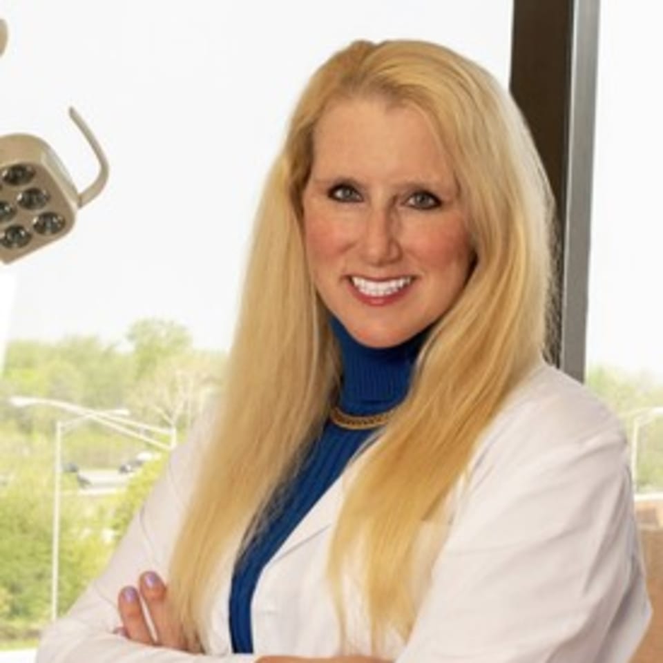 Linda R. Salmon, DDS, Cosmetic Dentistry Lake Bluff, IL