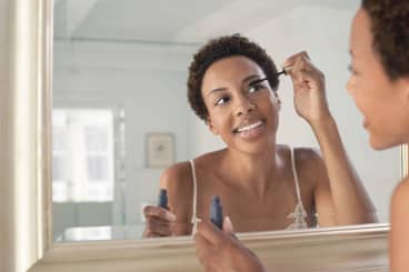 The Best Way To Apply And Remove Makeup According To Dermatologists