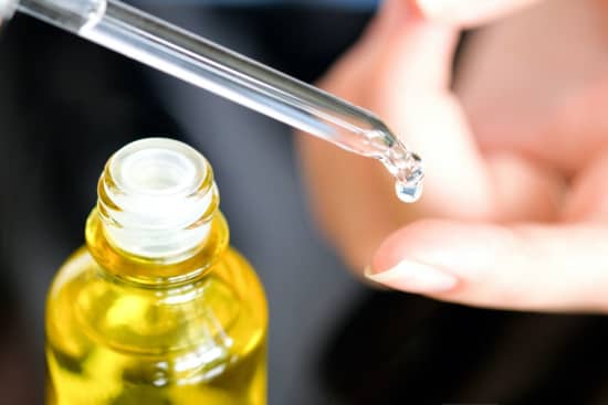 Should You Be Using Face Oil?