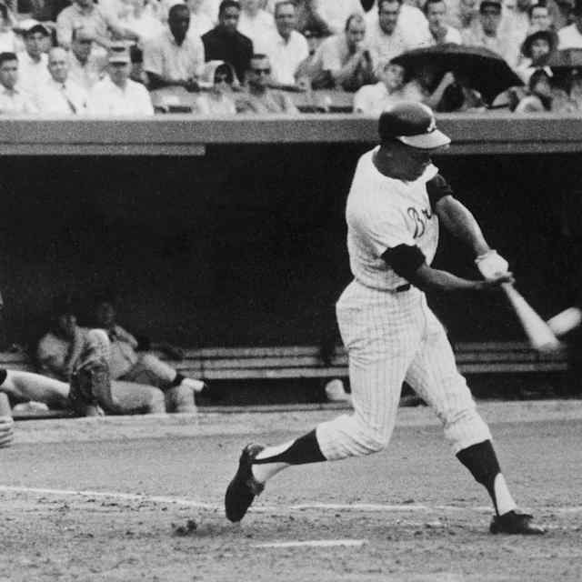 Hank Aaron Hitting 500th Home Run