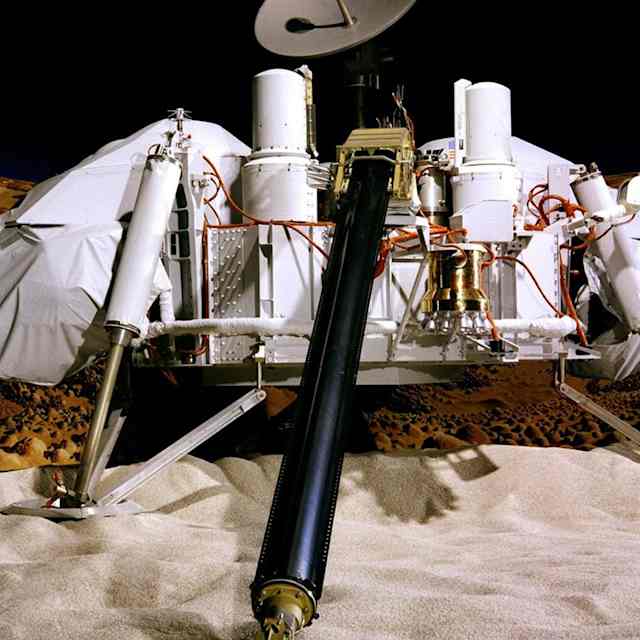 A model of the Viking 1 Mars lander.