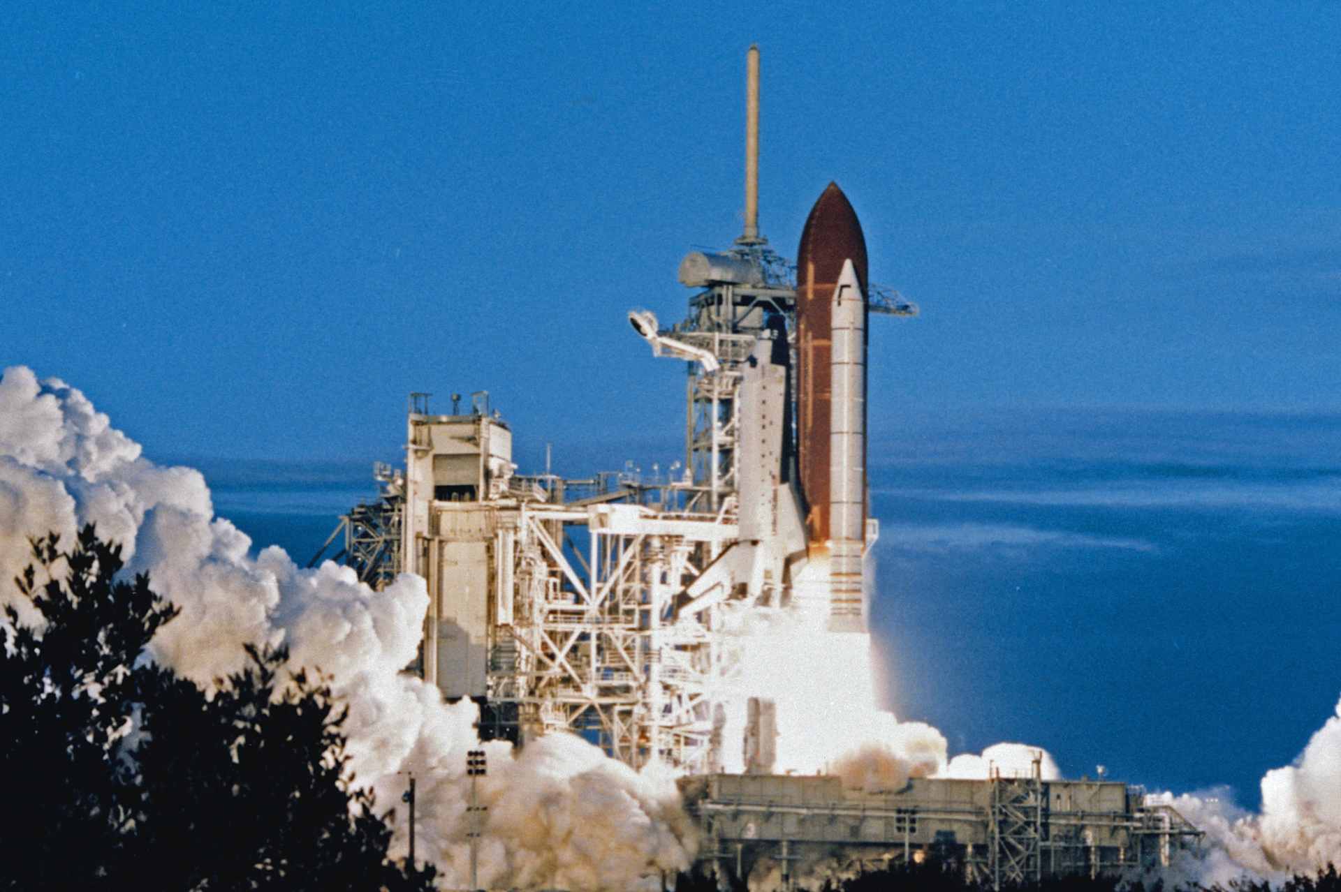 The space shuttle Columbia, with a five member crew aboard, lifts off for the ninth time as STS-32 begins a 10-day mission in Earth orbit.