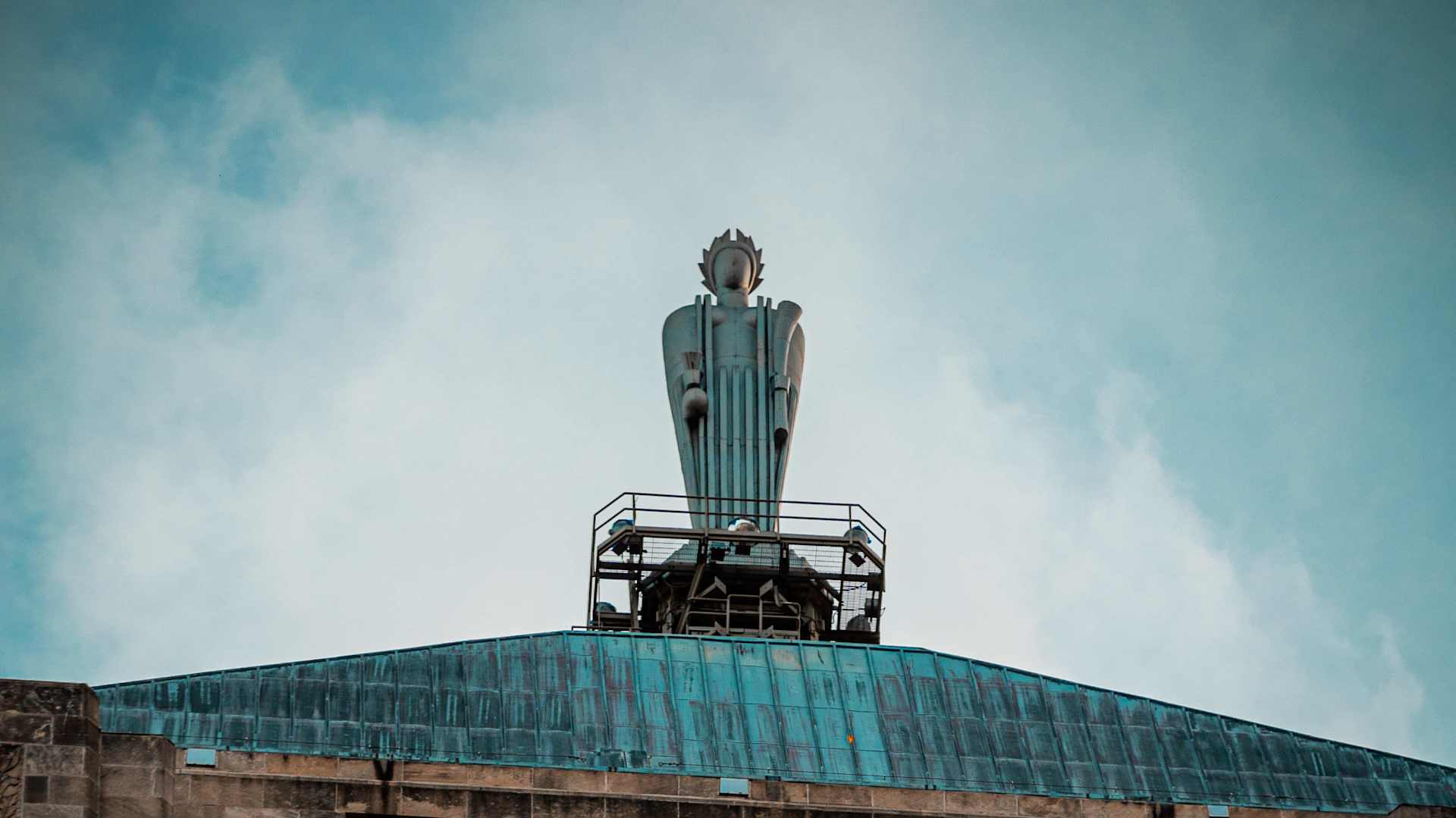 Aluminum sculpture of Ceres, Roman goddess of agriculture, atop the Chicago Board of Trade building.