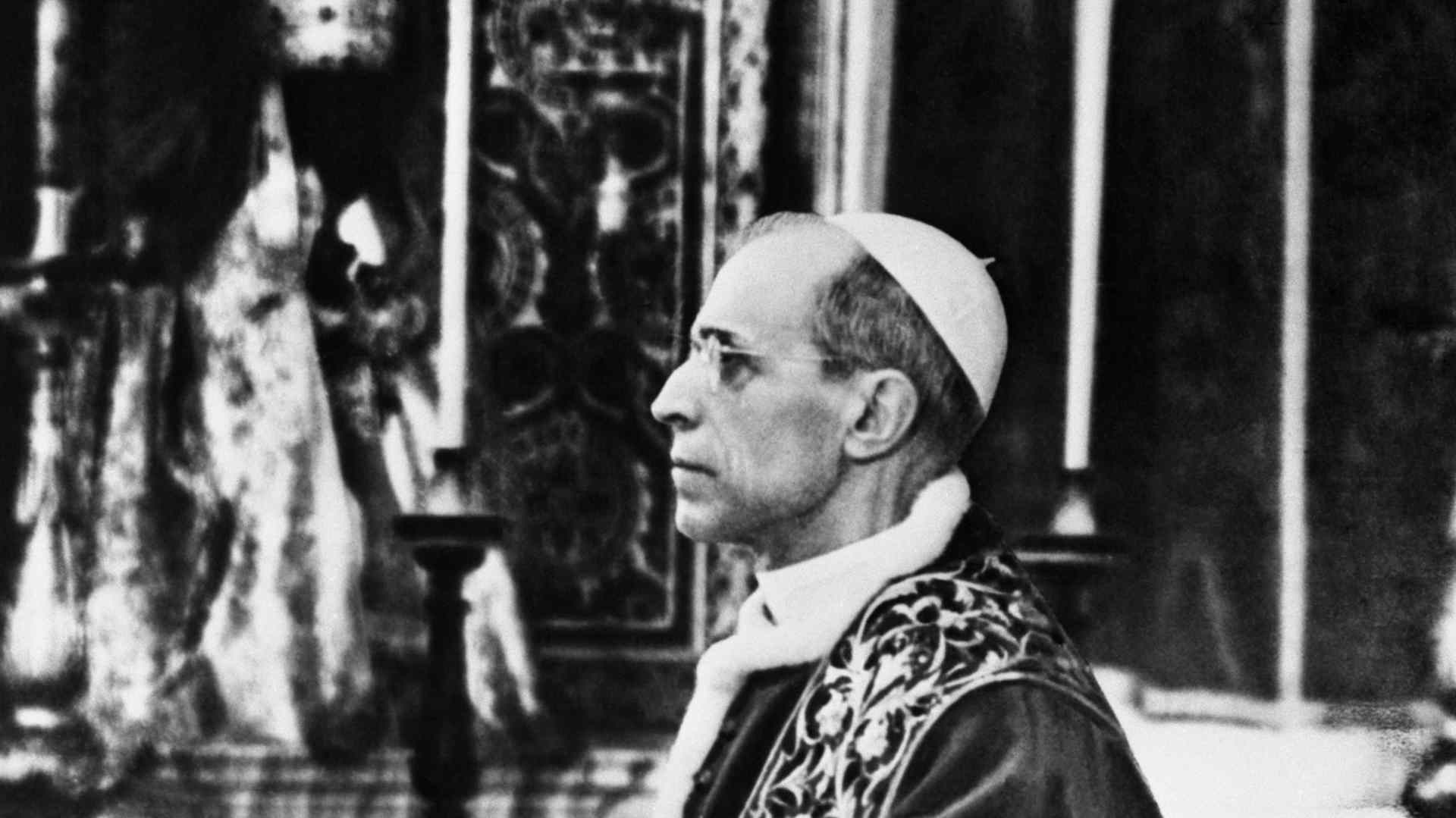 Pope Pius XII, kneeling in prayer.