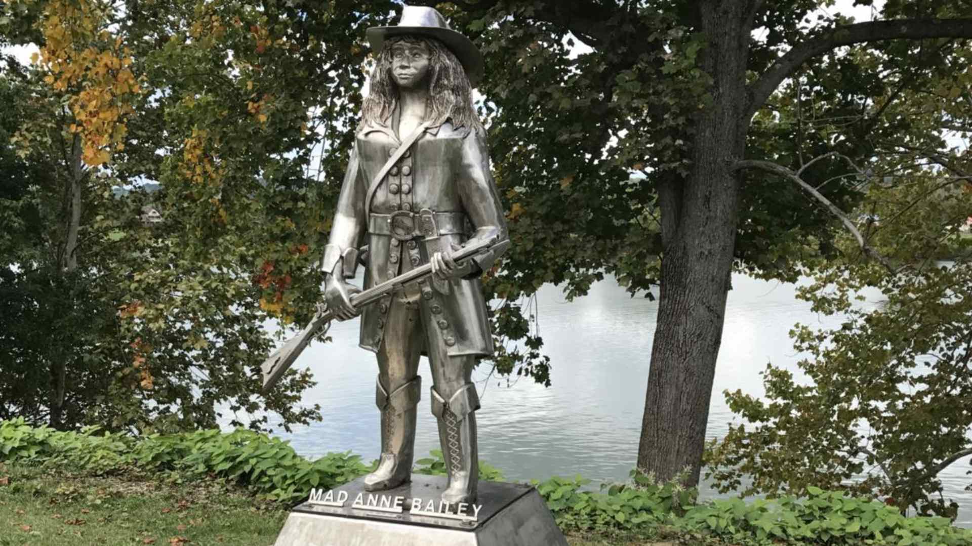 A statue of 'Mad Anne' Bailey along the Ohio River. (Credit: Nicole Beckett/Wikimedia Commons/CC BY-SA 4.0)