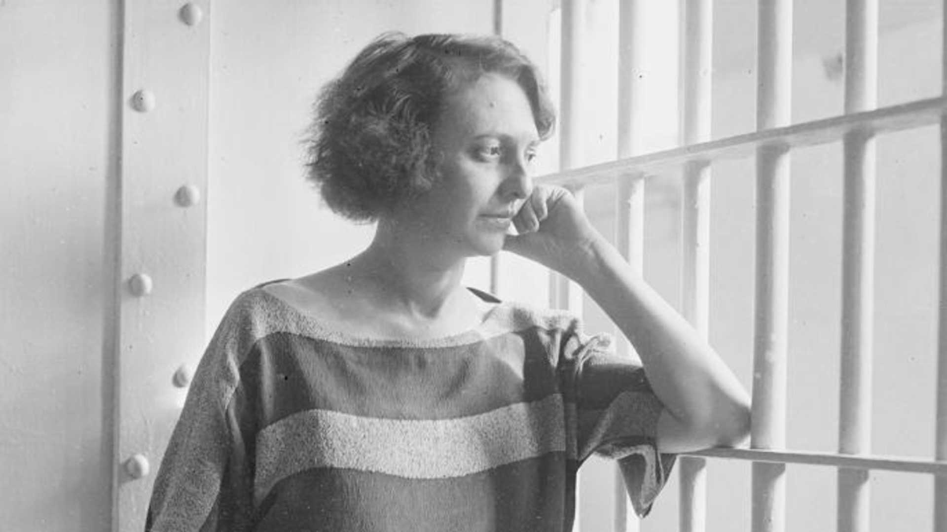 Belva Gaertner in a Chicago jail, awaiting trial in 1924. (Credit: Chicago History Museum/Getty Images)