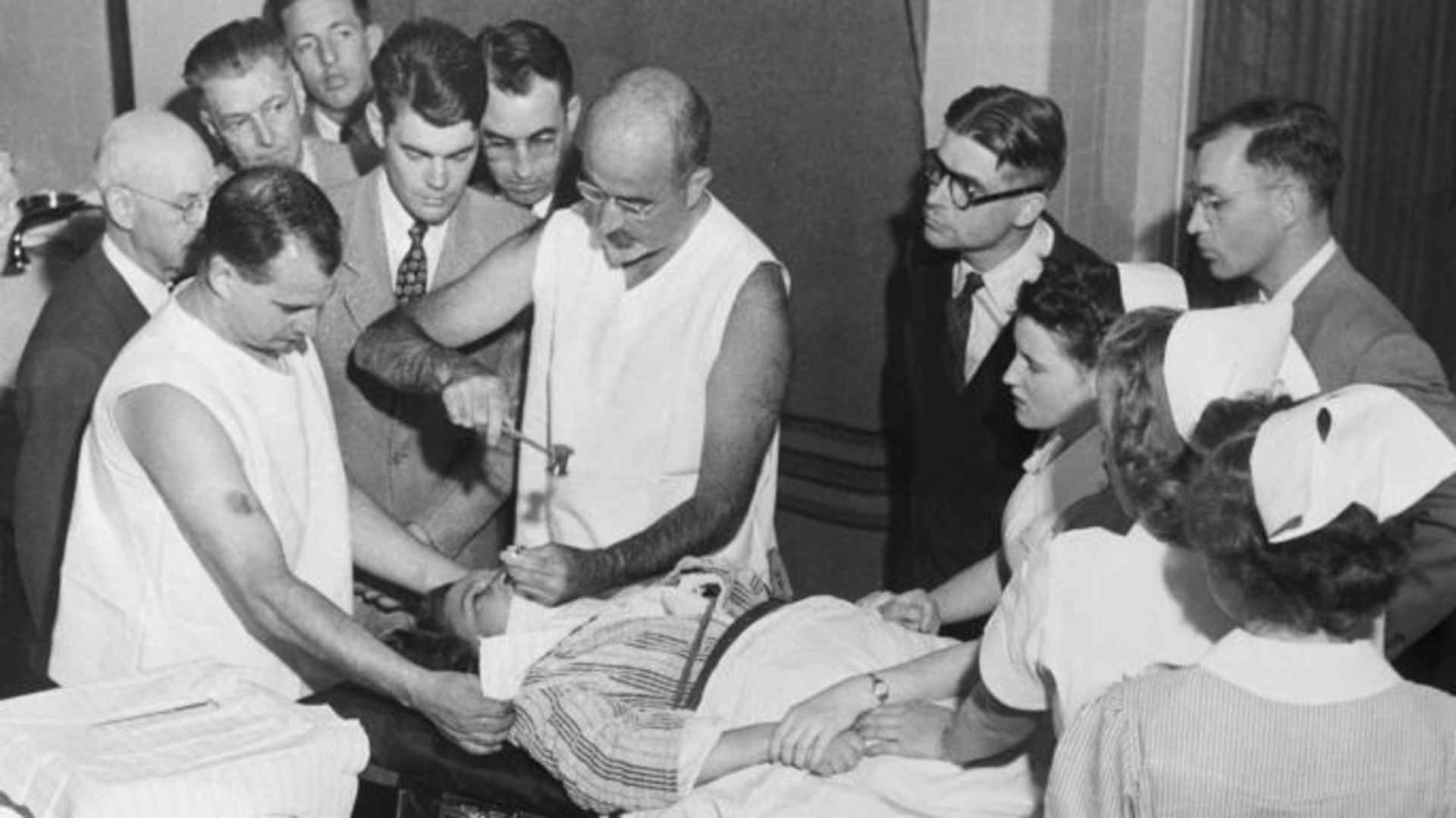 Dr. Walter Freeman performing a lobotomy. (Credit: Bettmann/Getty Images)