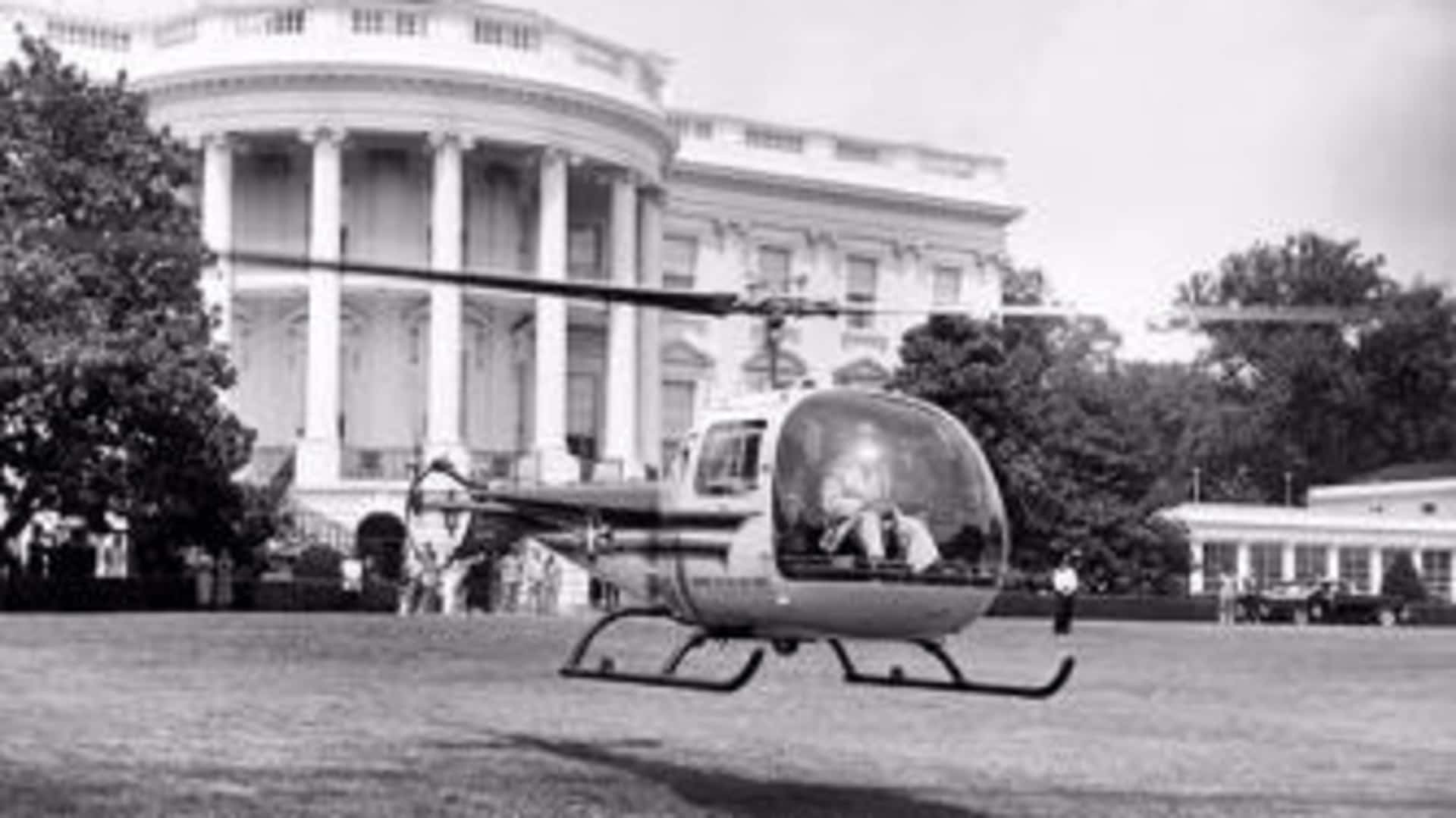 Eisenhower on first helicopter ride (Credit: Smithsonian Air & Space Museum)