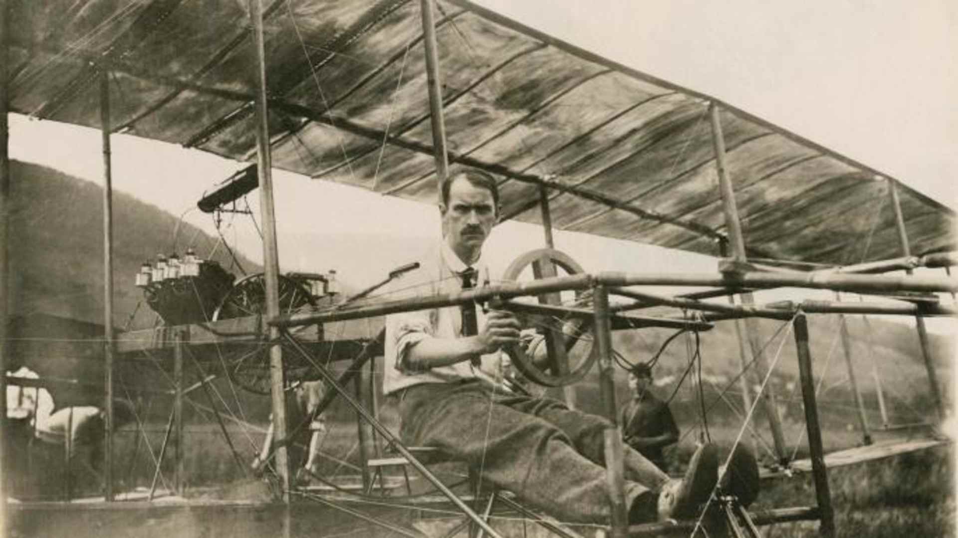 Glenn Curtiss in a cockpit. (Credit: Public Domain)