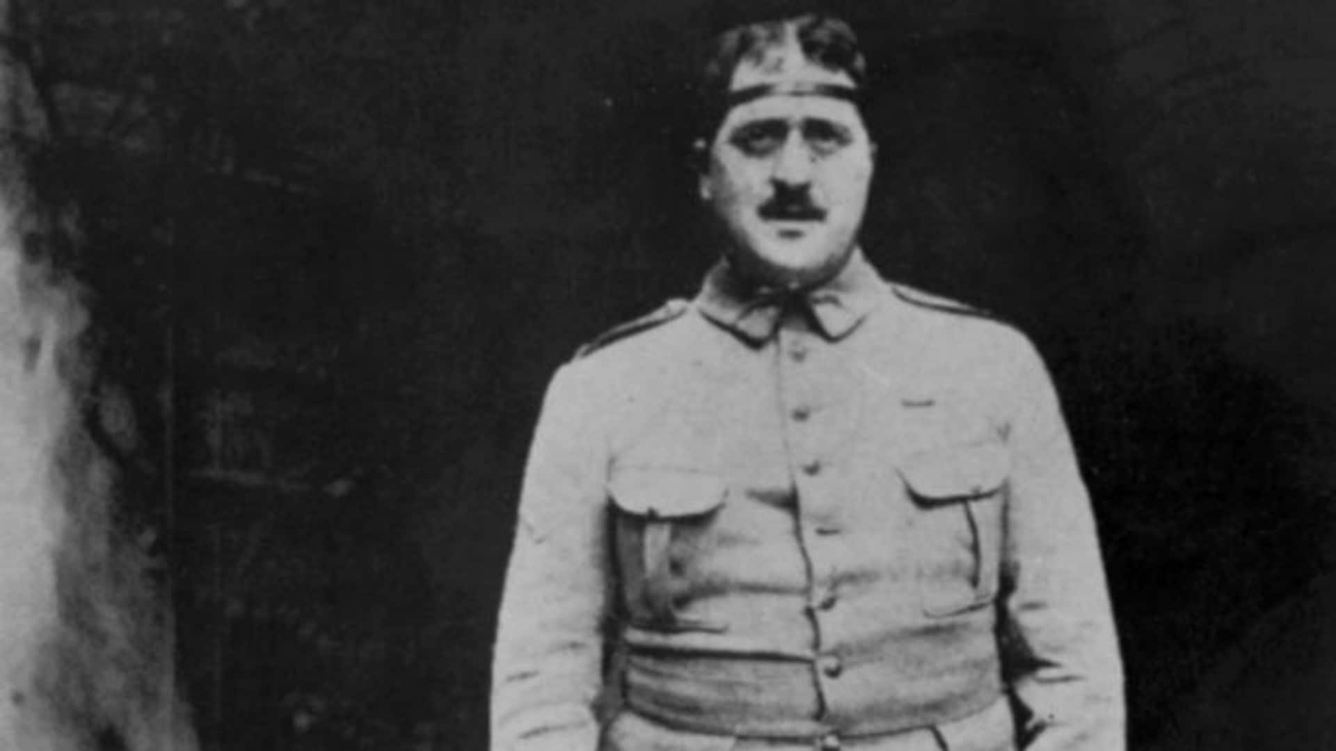 Guillaume Apollinaire pictured with an iron circle to protect his head. (Credit: Apic/Getty Images)