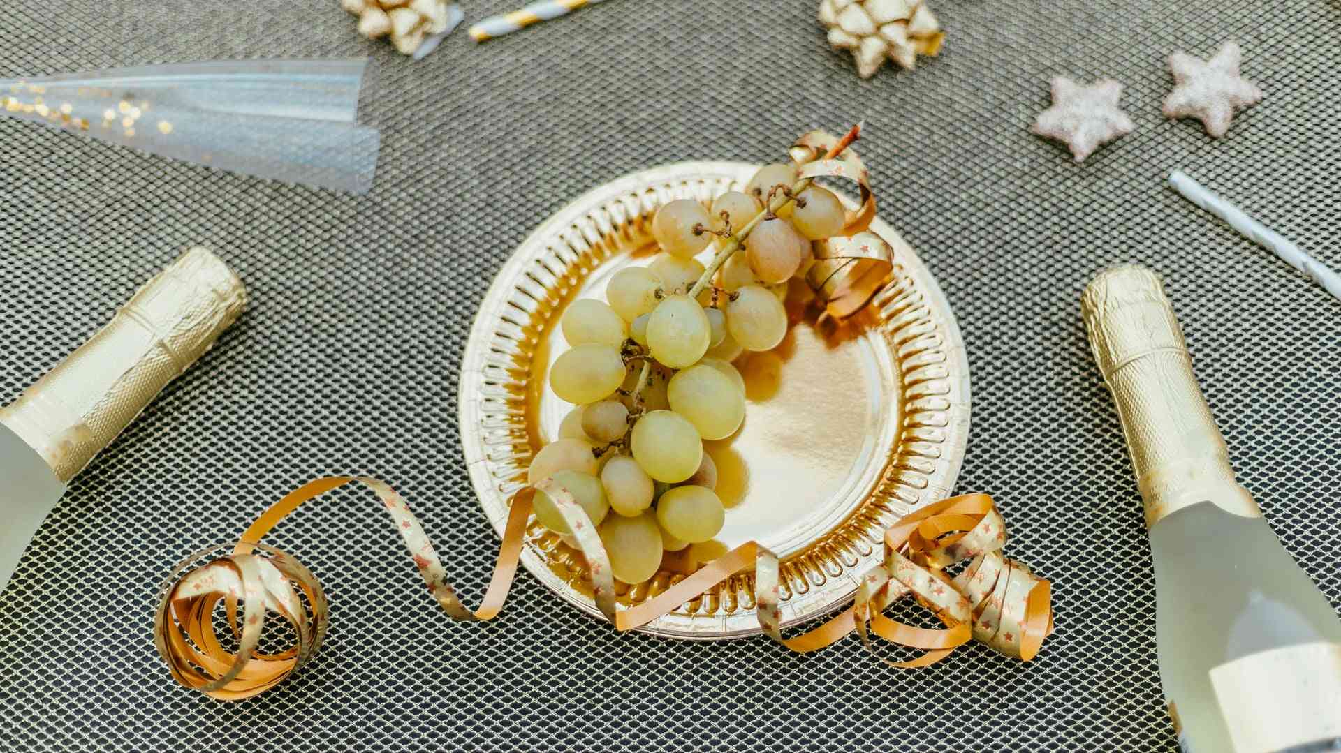 Lucky New Year's Food Traditions, 12 Lucky Grapes