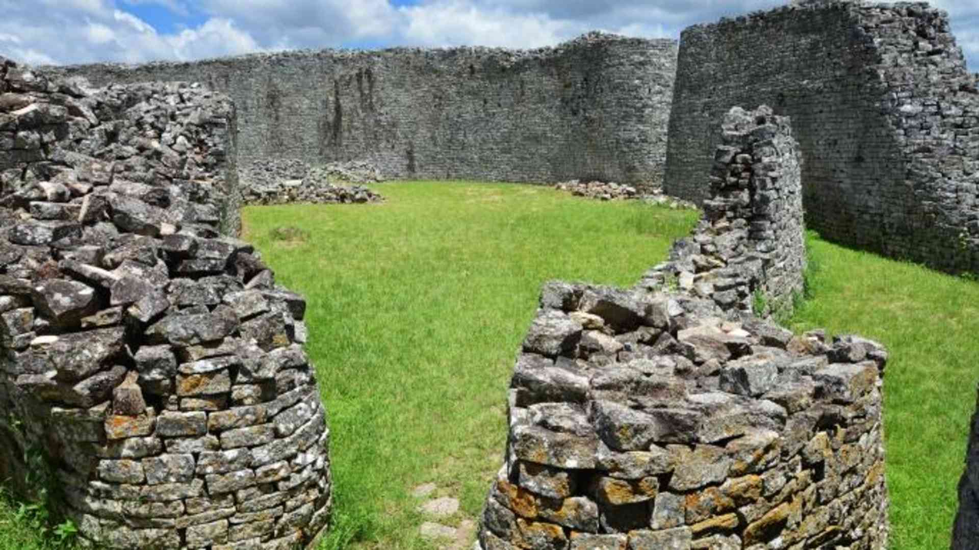 The great enclosure courtyard, Great Zimbabwe. (Credit: Bill Raften/Getty Images)